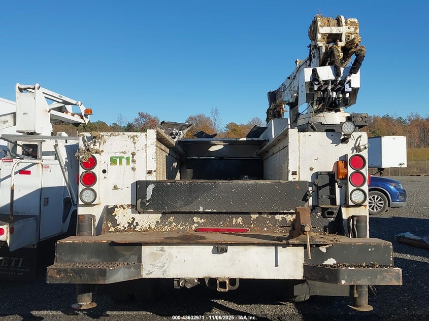 2007 Ford F-550 Chassis Xl/Xlt VIN: 1FDAF57PX7EA62131 Lot: 43632971