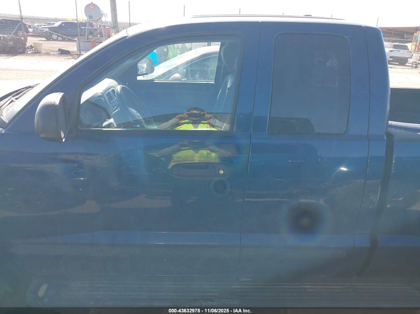 2007 Dodge Dakota Slt VIN: 1D7HE42K47S165760 Lot: 43632978