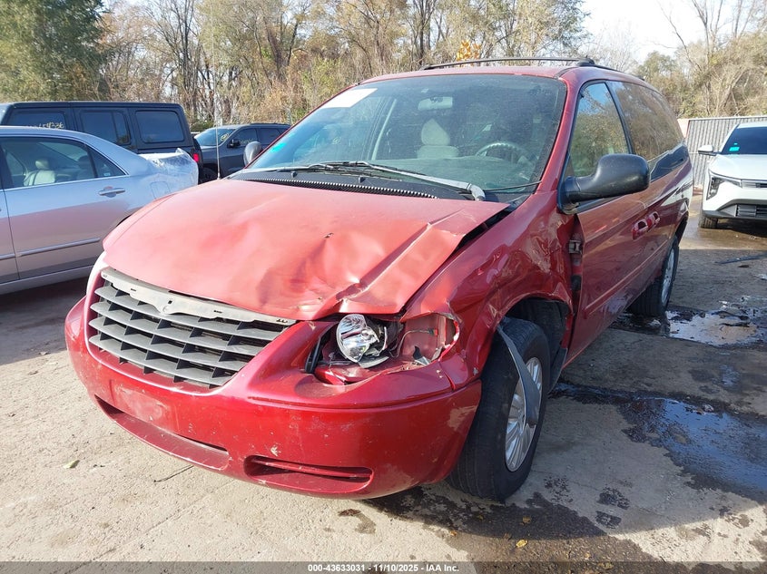 2005 Chrysler Town & Country Lx