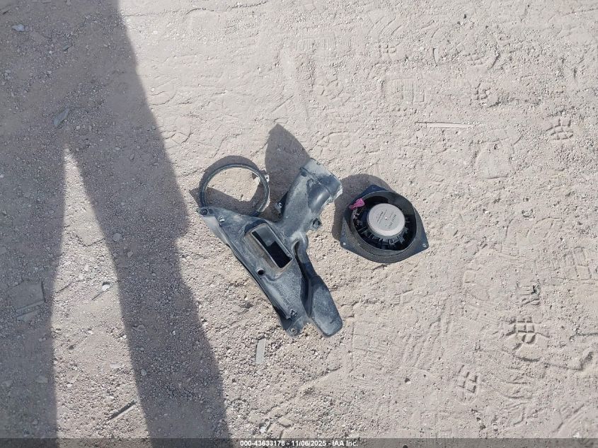 2003 Lexus Es 300 VIN: JTHBF30G236008283 Lot: 43633178