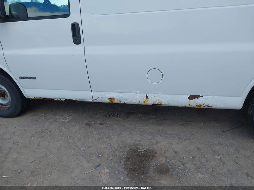 2000 Chevrolet Express VIN: 1GCFG15W4Y1265681 Lot: 43633319