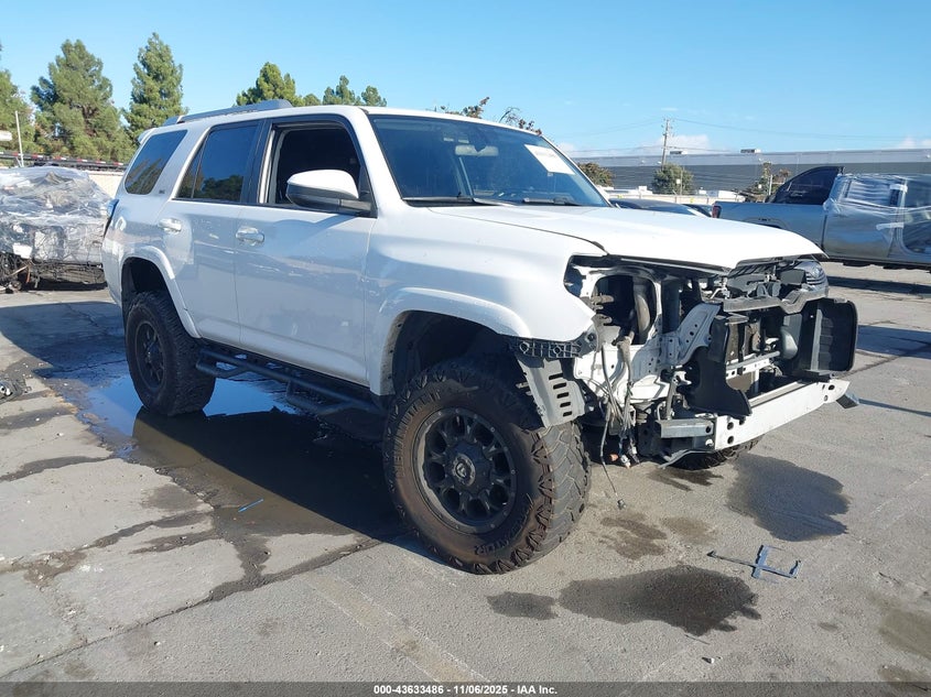 2014 TOYOTA 4RUNNER SR5 - JTEBU5JR5E5182632