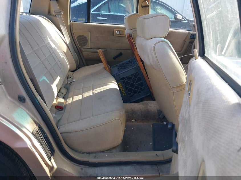 1992 Dodge Spirit VIN: 1B3XA4638NF245719 Lot: 43633534