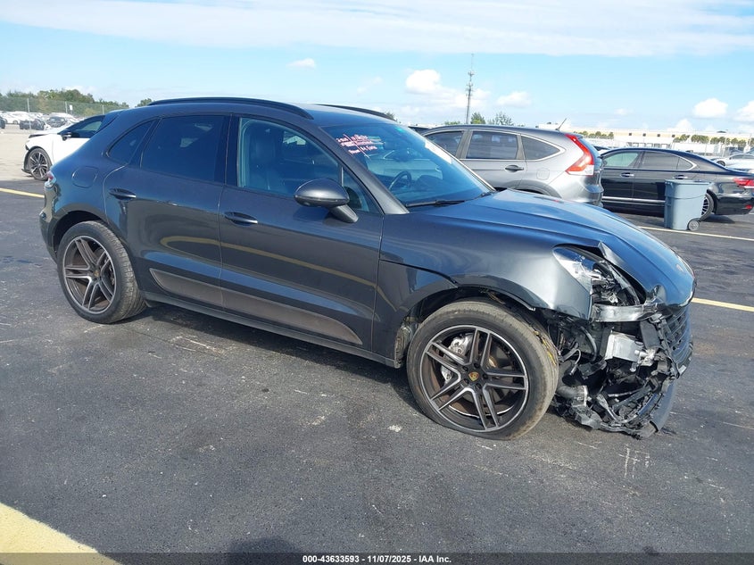 PORSCHE MACAN