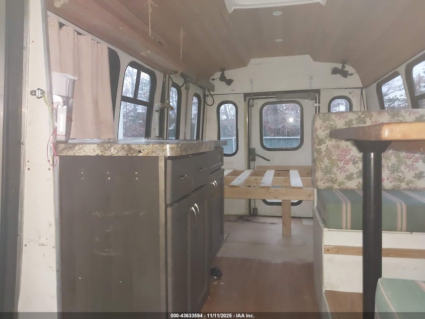 2003 Ford E-350 Cutaway Standard VIN: 1FDWE35F63HB88082 Lot: 43633594