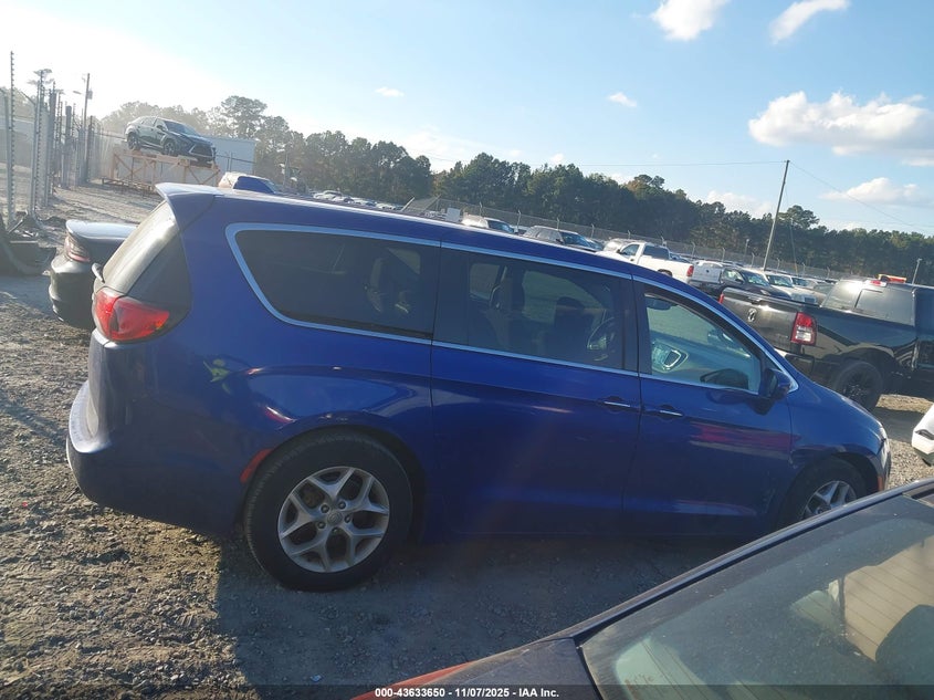 2018 Chrysler Pacifica Touring Plus VIN: 2C4RC1FG2JR227982 Lot: 43633650