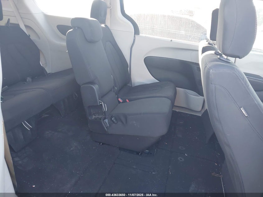 2018 Chrysler Pacifica Touring Plus VIN: 2C4RC1FG2JR227982 Lot: 43633650