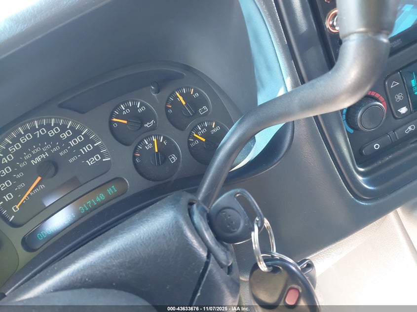 2003 Chevrolet Tahoe Lt VIN: 1GNEC13Z33R210175 Lot: 43633676