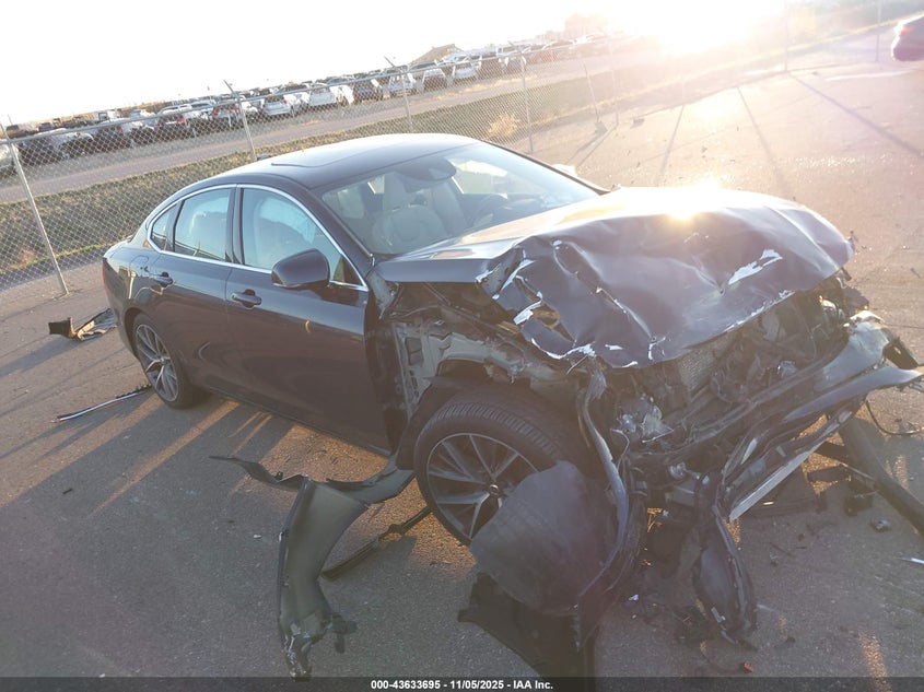 VOLVO S90 T6 MOMENTUM