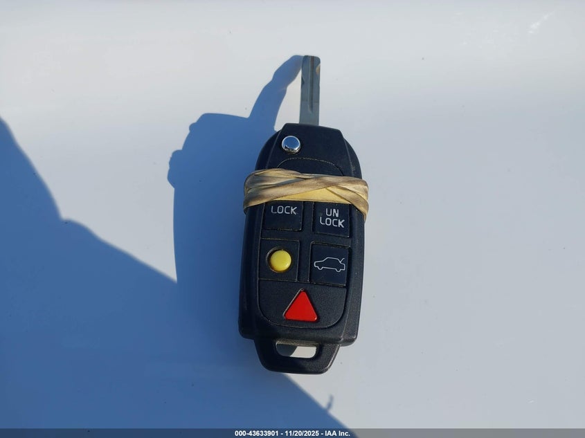 2004 Volvo V70 2.4 VIN: YV1SW61T542388169 Lot: 43633901