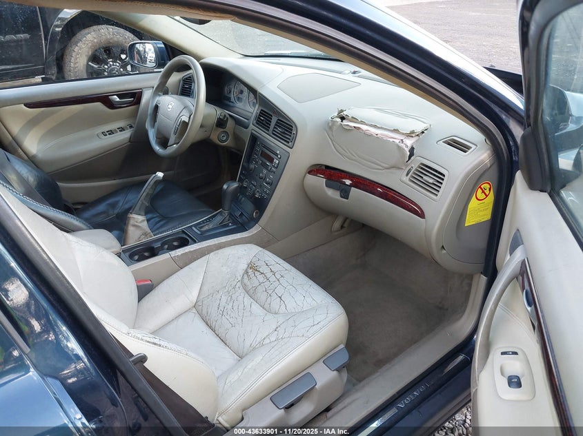 2004 Volvo V70 2.4 VIN: YV1SW61T542388169 Lot: 43633901