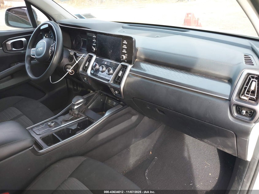 2023 KIA SORENTO auction photo 5