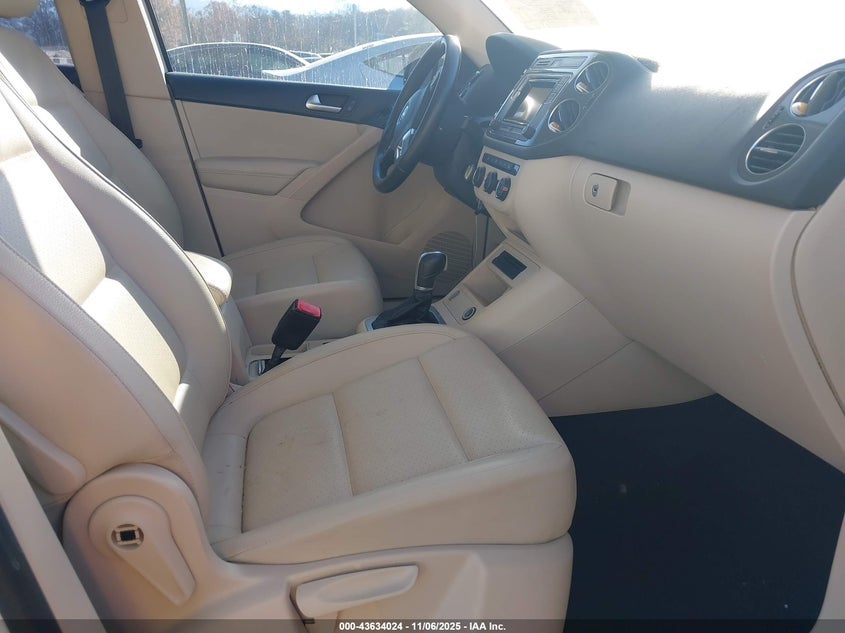 2016 VOLKSWAGEN TIGUAN S - WVGAV7AX4GW526807