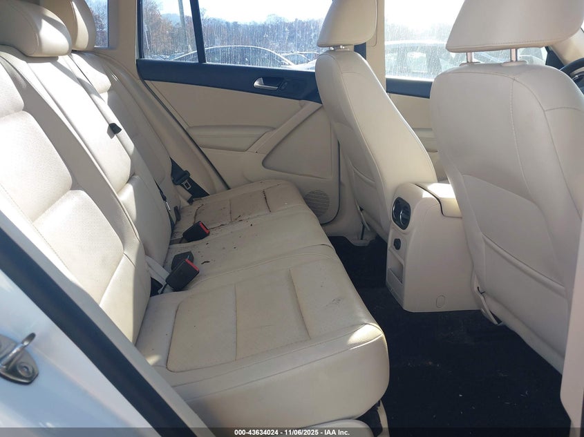 2016 VOLKSWAGEN TIGUAN S - WVGAV7AX4GW526807