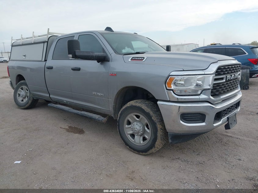 RAM 2500 TRADESMAN 4X4 8 BOX