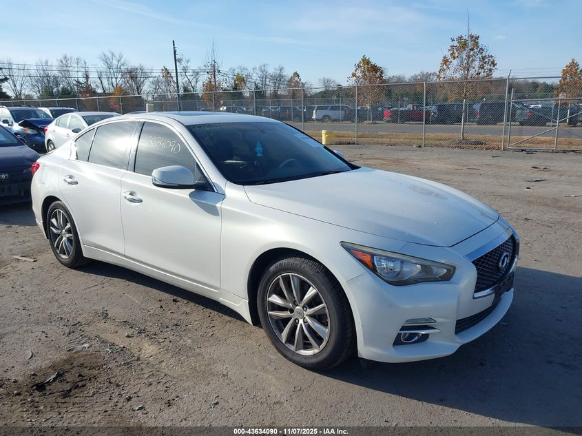 INFINITI Q50 PREMIUM