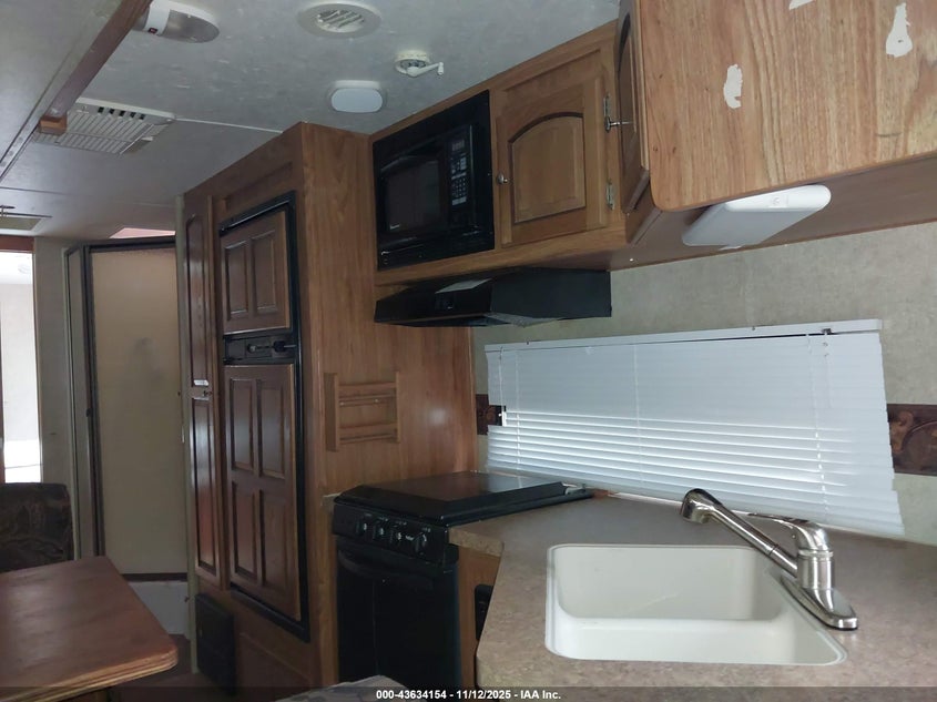 4X4TRLF20D1846586 2013   photo no. 15