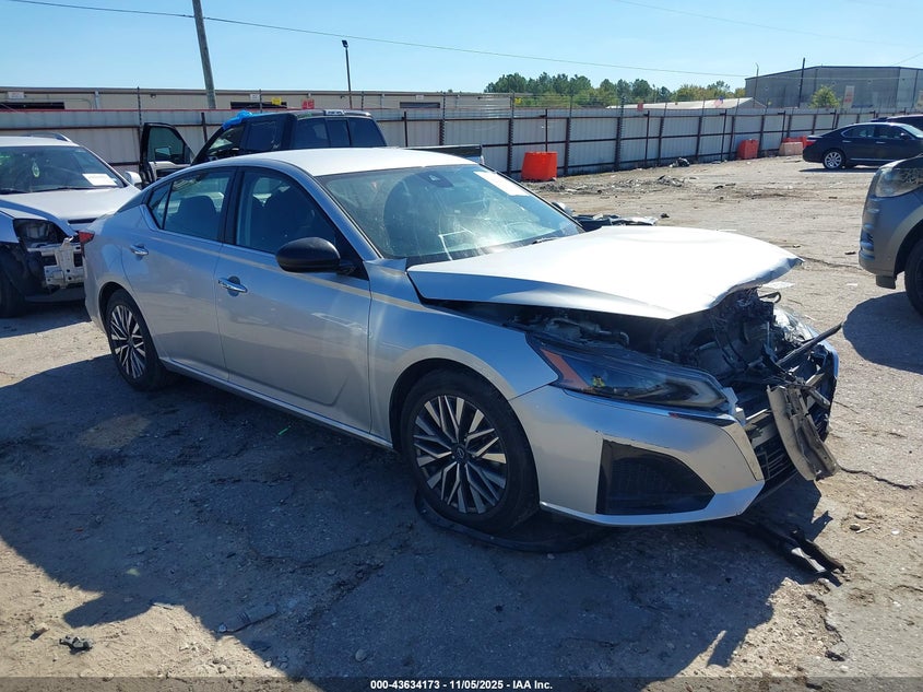 NISSAN ALTIMA SV FWD