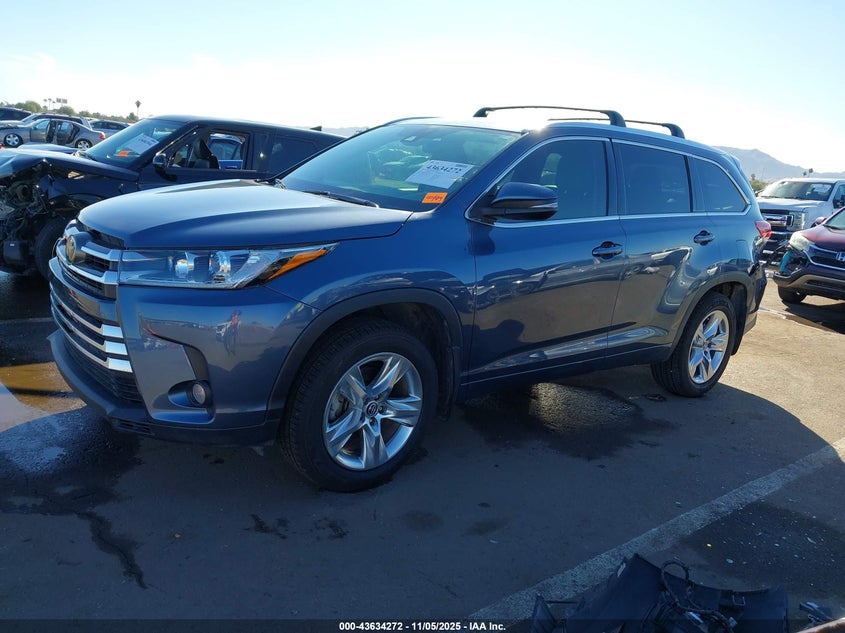 2017 TOYOTA HIGHLANDER LIMITED 5TDDZRFH5HS427384
