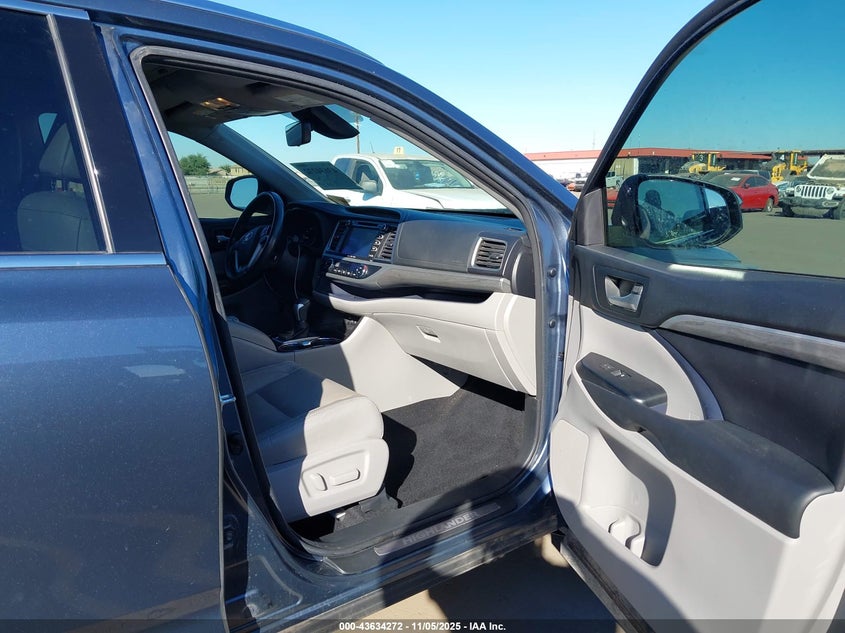 2017 TOYOTA HIGHLANDER LIMITED 5TDDZRFH5HS427384
