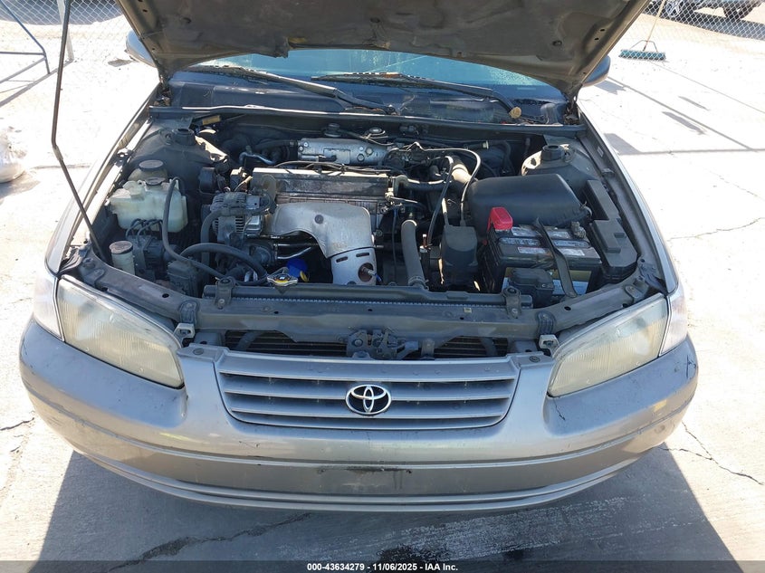 1999 Toyota Camry Le VIN: 4T1BG28K0XU520753 Lot: 43634279