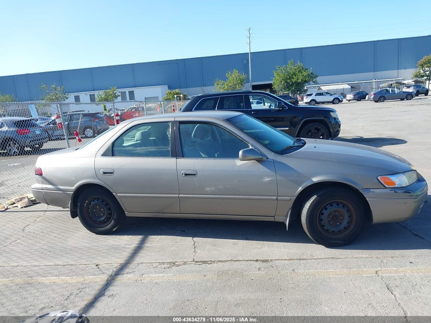 1999 Toyota Camry Le VIN: 4T1BG28K0XU520753 Lot: 43634279