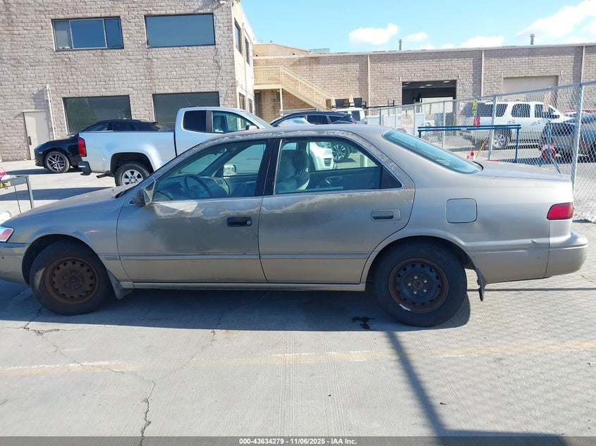 1999 Toyota Camry Le VIN: 4T1BG28K0XU520753 Lot: 43634279