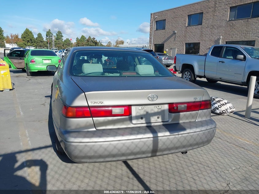 1999 Toyota Camry Le VIN: 4T1BG28K0XU520753 Lot: 43634279