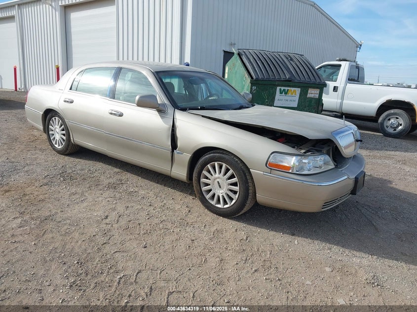 2004 Lincoln Town Car Signature