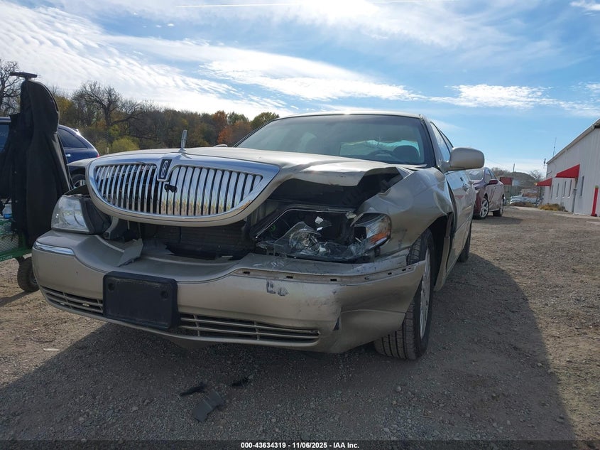 2004 Lincoln Town Car Signature VIN: 1LNHM81WX4Y676953 Lot: 43634319