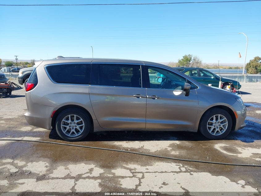 2017 Chrysler Pacifica Touring VIN: 2C4RC1DG7HR623290 Lot: 43634444