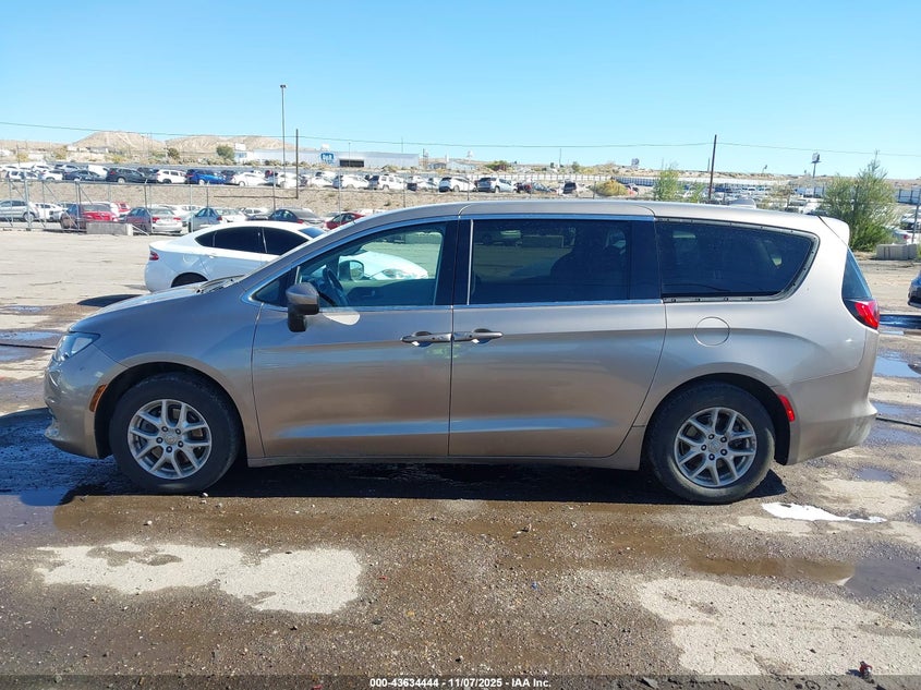 2017 Chrysler Pacifica Touring VIN: 2C4RC1DG7HR623290 Lot: 43634444