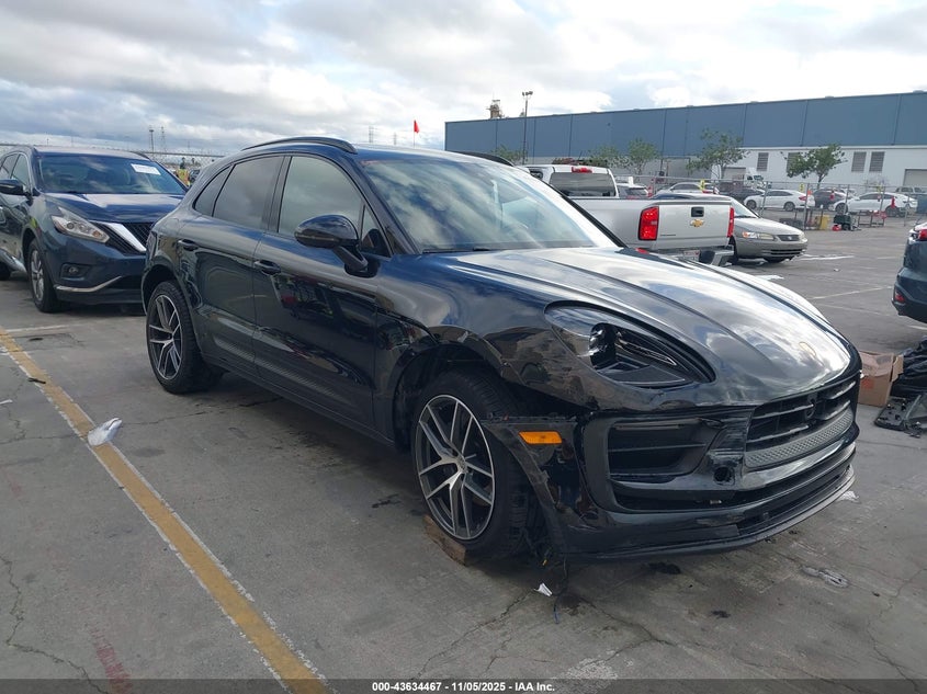 PORSCHE MACAN T