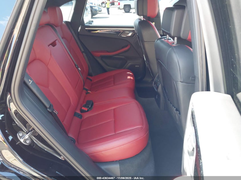 2024 Porsche Macan T VIN: WP1AA2A51RLB08662 Lot: 43634467