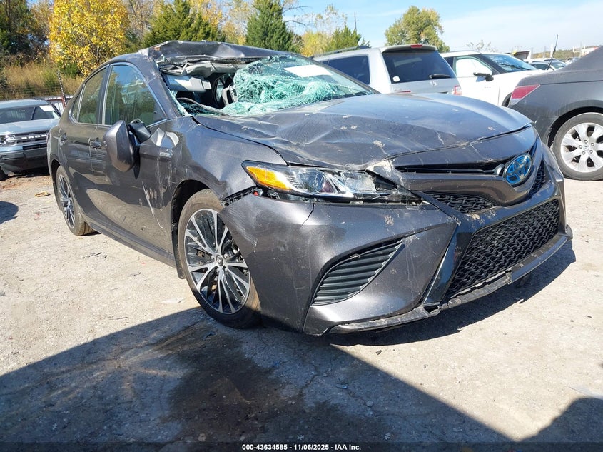 TOYOTA CAMRY HYBRID SE