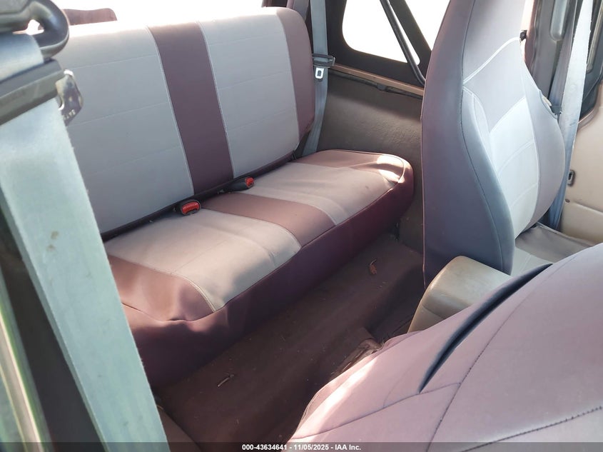 2000 Jeep Wrangler Sport VIN: 1J4FA49S4YP752056 Lot: 43634641