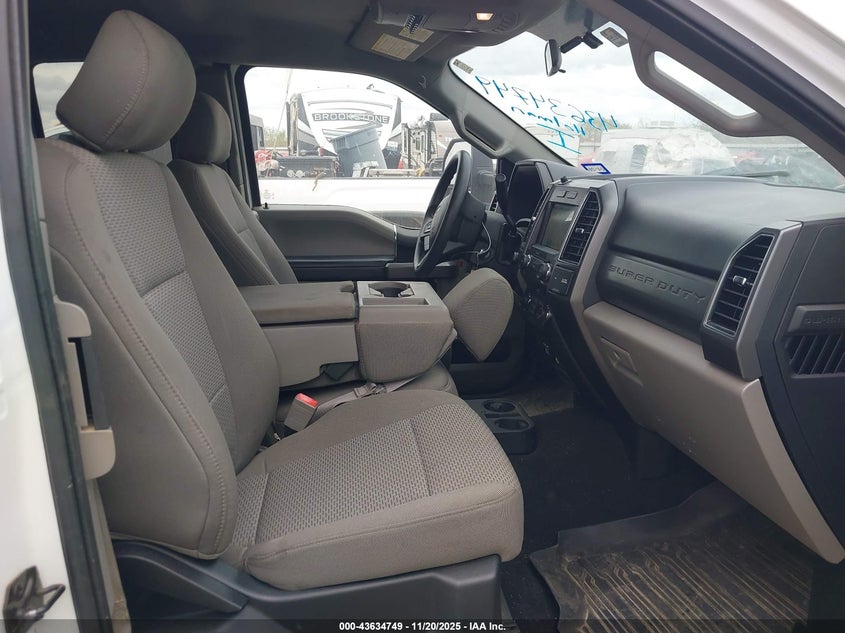 2019 Ford F-350 Chassis Xlt VIN: 1FD8X3H64KEF22141 Lot: 43634749