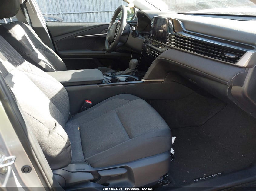 2025 TOYOTA CAMRY LE 4T1DBADK3SU502702