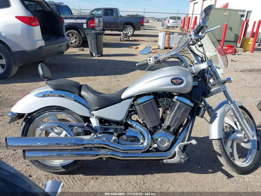 5VPGB16D443001523 2004 VICTORY VEGAS photo no. 12