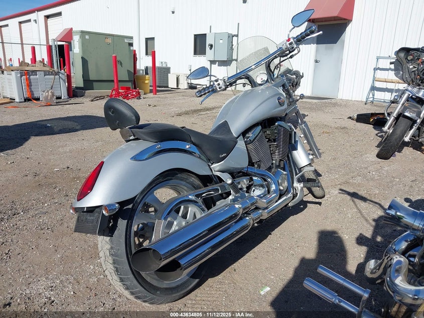 5VPGB16D443001523 2004 VICTORY VEGAS photo no. 4