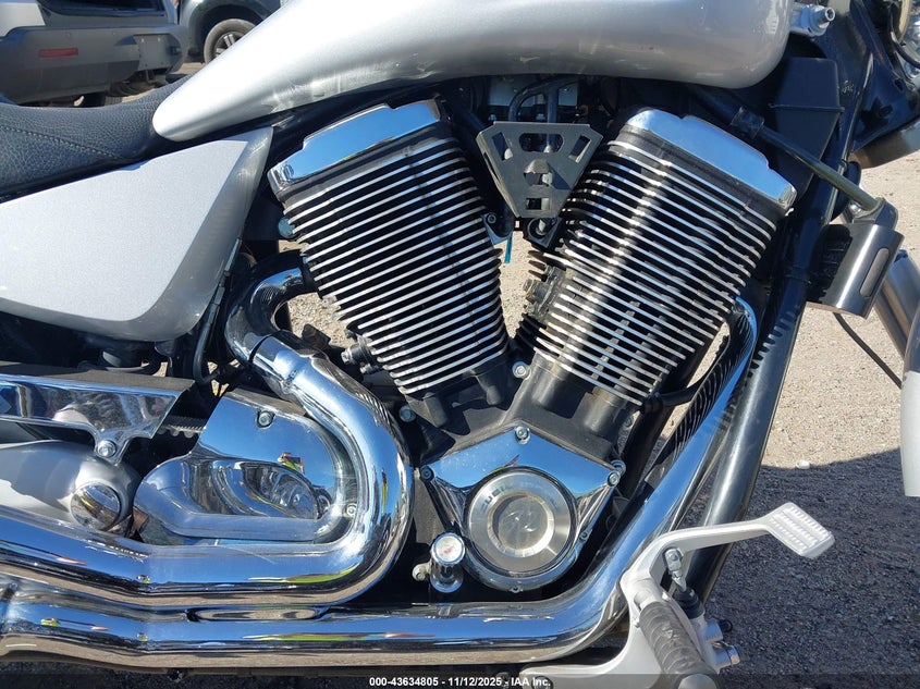 5VPGB16D443001523 2004 VICTORY VEGAS photo no. 8
