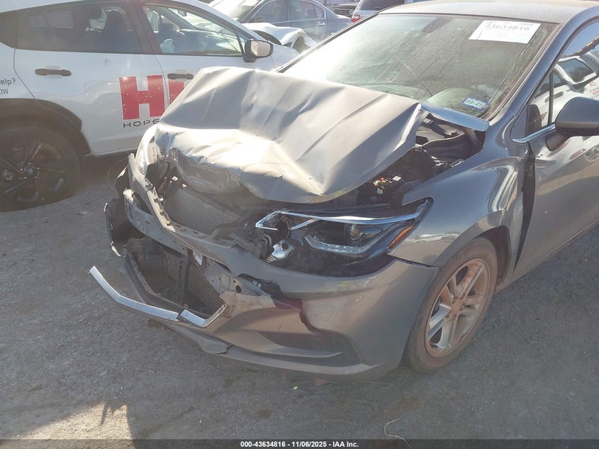 2018 CHEVROLET CRUZE LT AUTO 1G1BE5SM5J7120434