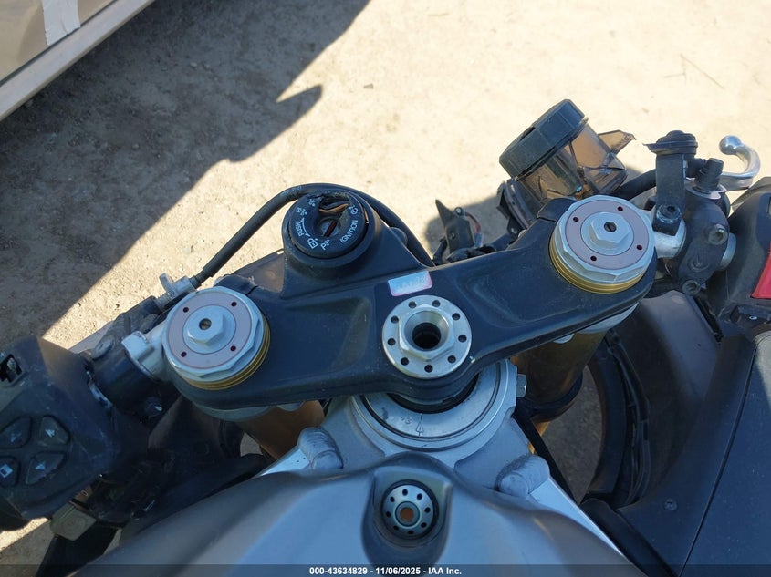 2021 Aprilia Rsv4 1100 VIN: ZD4KYUA07MS000311 Lot: 43634829