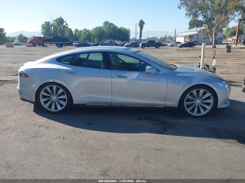 2013 Tesla Model S Performance VIN: 5YJSA1DP6DFP20977 Lot: 43634841