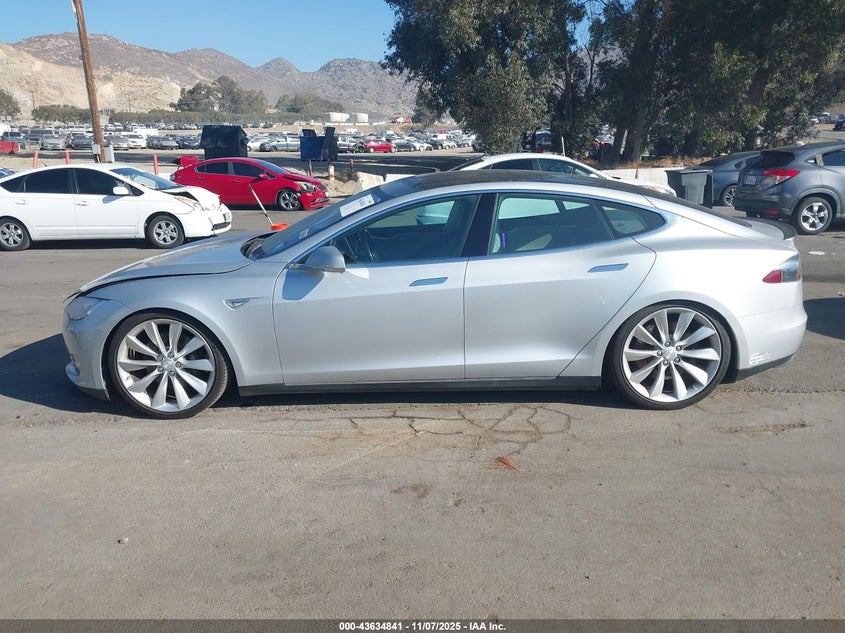 2013 Tesla Model S Performance VIN: 5YJSA1DP6DFP20977 Lot: 43634841