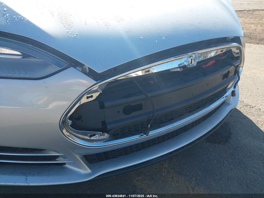 2013 Tesla Model S Performance VIN: 5YJSA1DP6DFP20977 Lot: 43634841