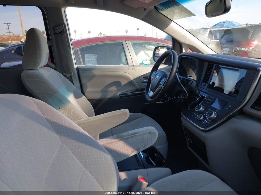 2017 TOYOTA SIENNA LE 8 PASSENGER 5TDKZ3DC4HS890838