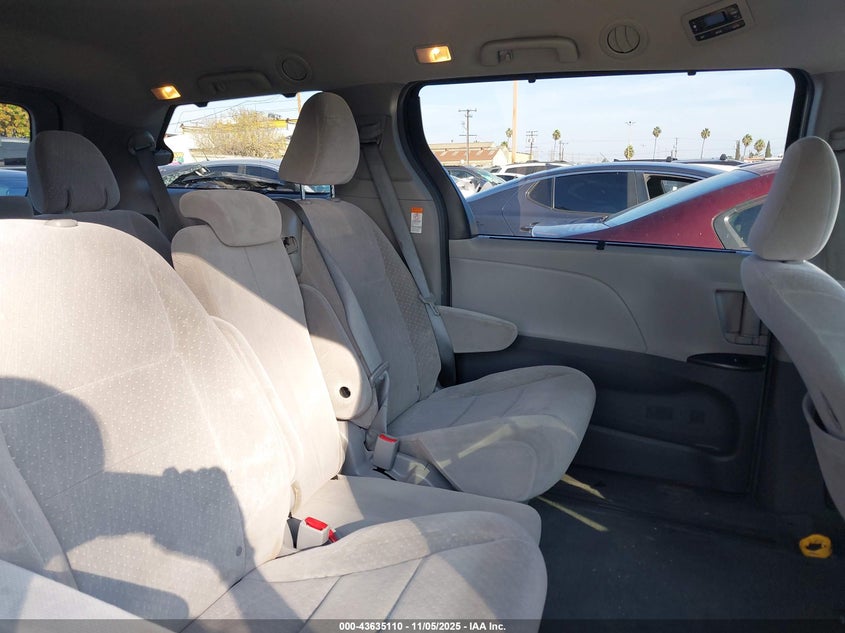 2017 TOYOTA SIENNA LE 8 PASSENGER 5TDKZ3DC4HS890838