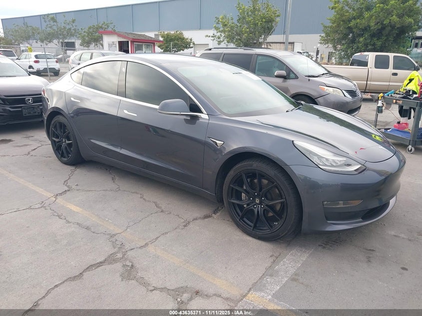 TESLA MODEL 3 LONG RANGE/PERFORMANCE