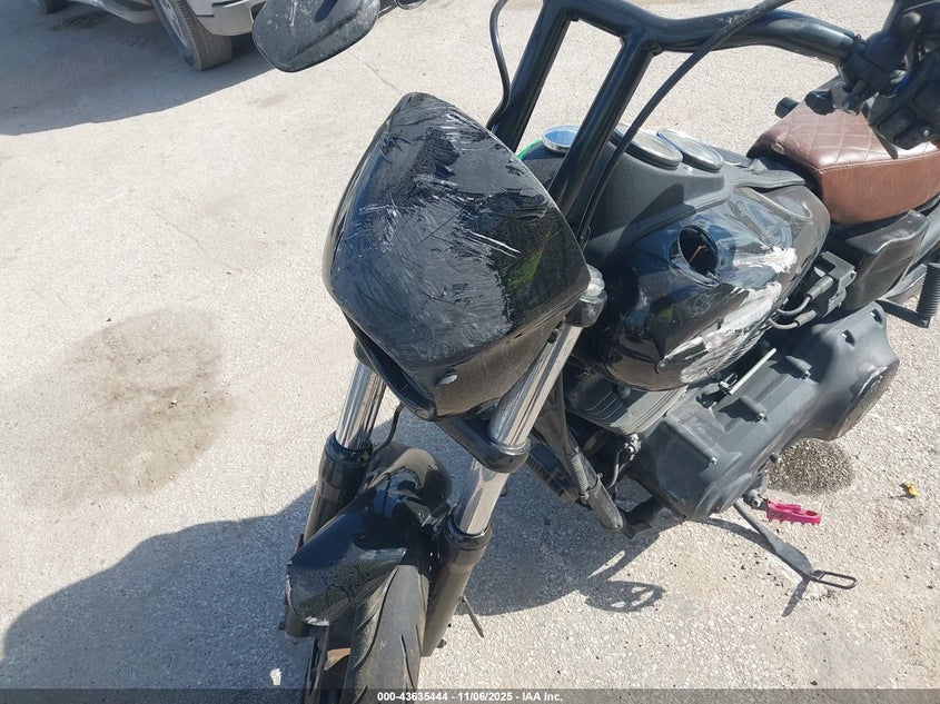 2017 Harley-Davidson Fxdls VIN: 1HD1GS812HC300754 Lot: 43635444